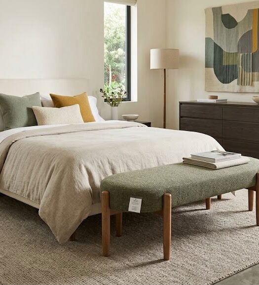 Ottoman Verde con patas de Madera